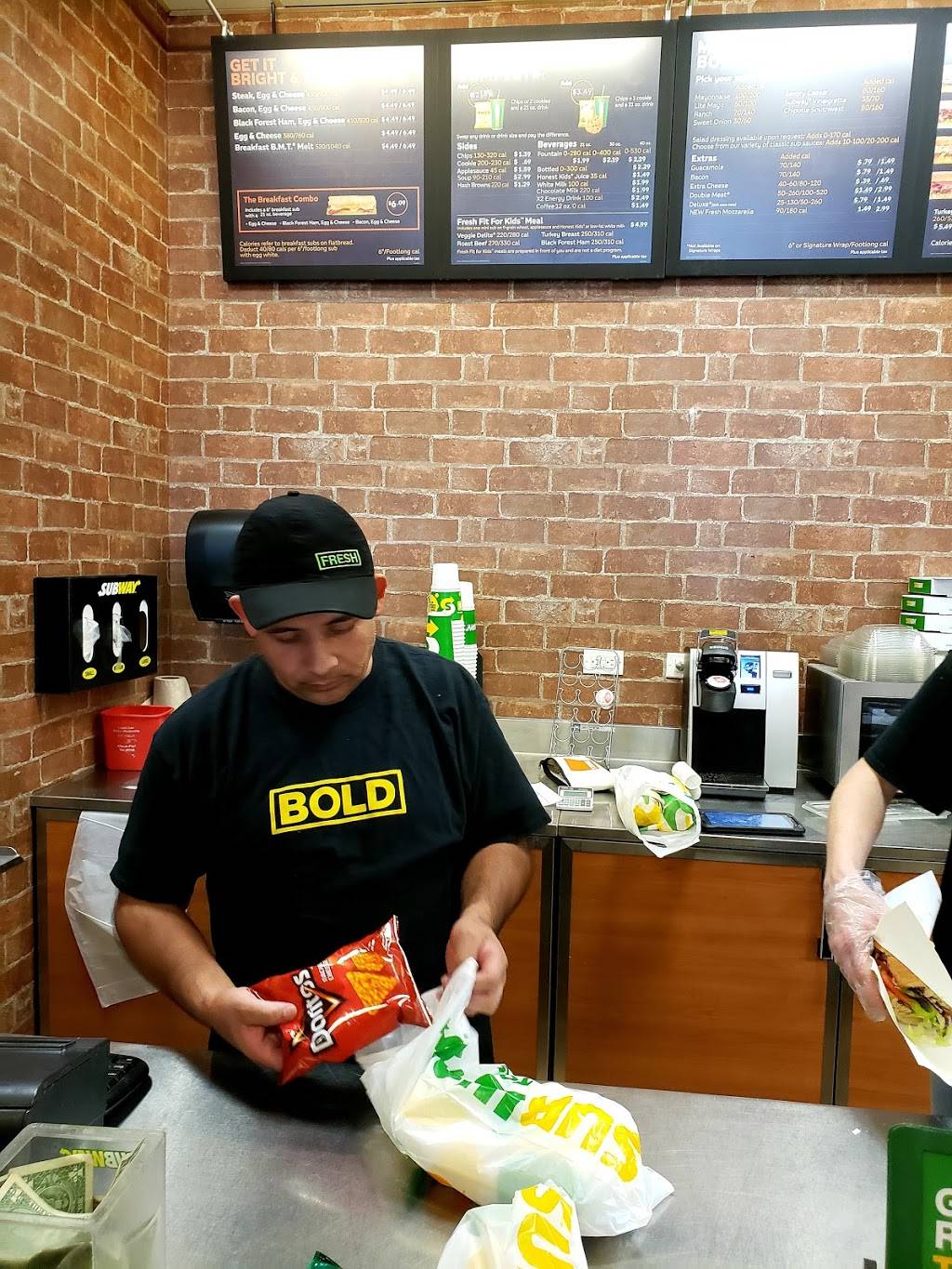 Subway | meal takeaway | 8820 American Way, Englewood, CO 80112, USA | 7208738776 OR +1 720-873-8776