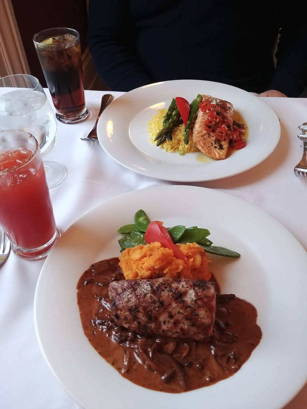 The Westover Inn | restaurant | 300 Thomas St, St. Marys, ON N4X 1B1, Canada | 5192842977 OR +1 519-284-2977