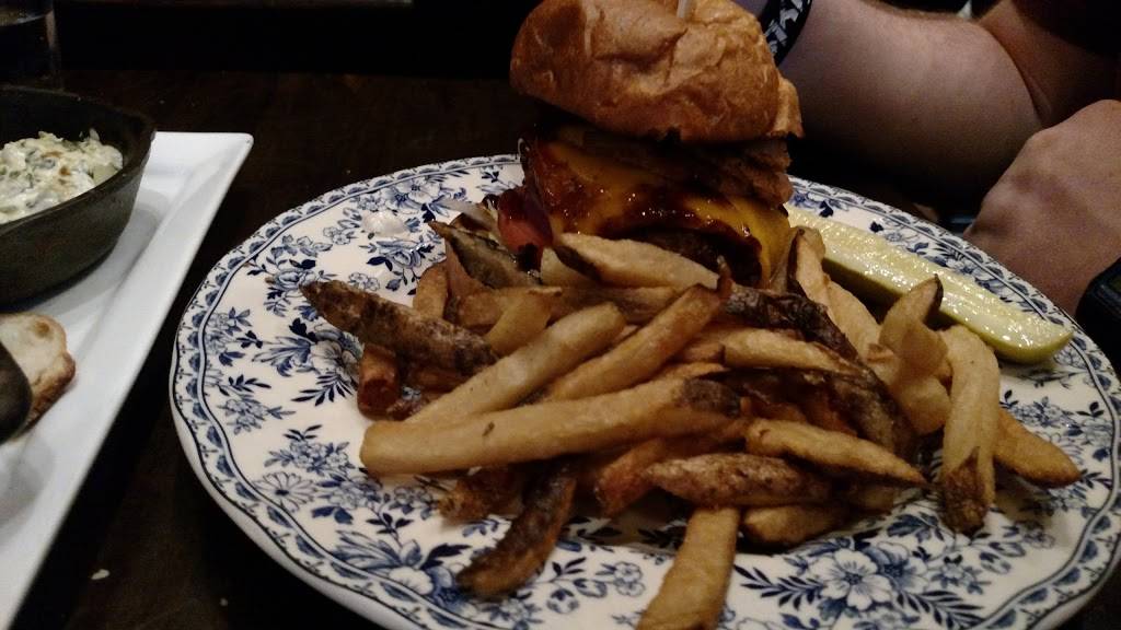 Rí Rá Irish Pub | restaurant | 208 N Tryon St, Charlotte, NC 28202, USA | 7043335554 OR +1 704-333-5554