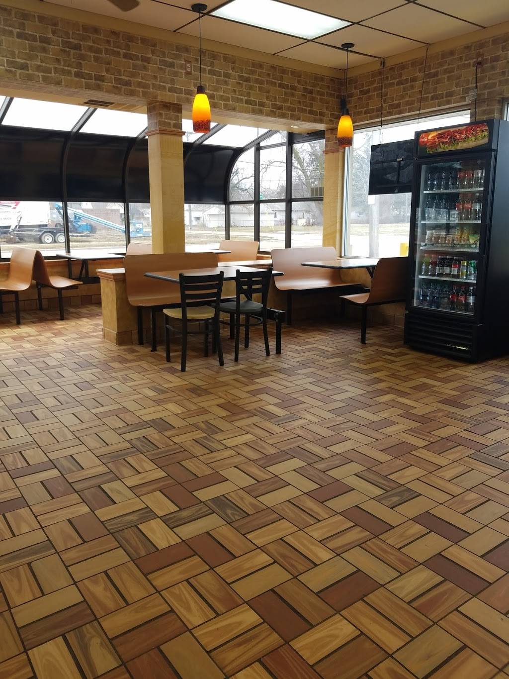 Subway Restaurants | restaurant | 2525 Hilton Rd, Ferndale, MI 48220, USA | 2483990428 OR +1 248-399-0428