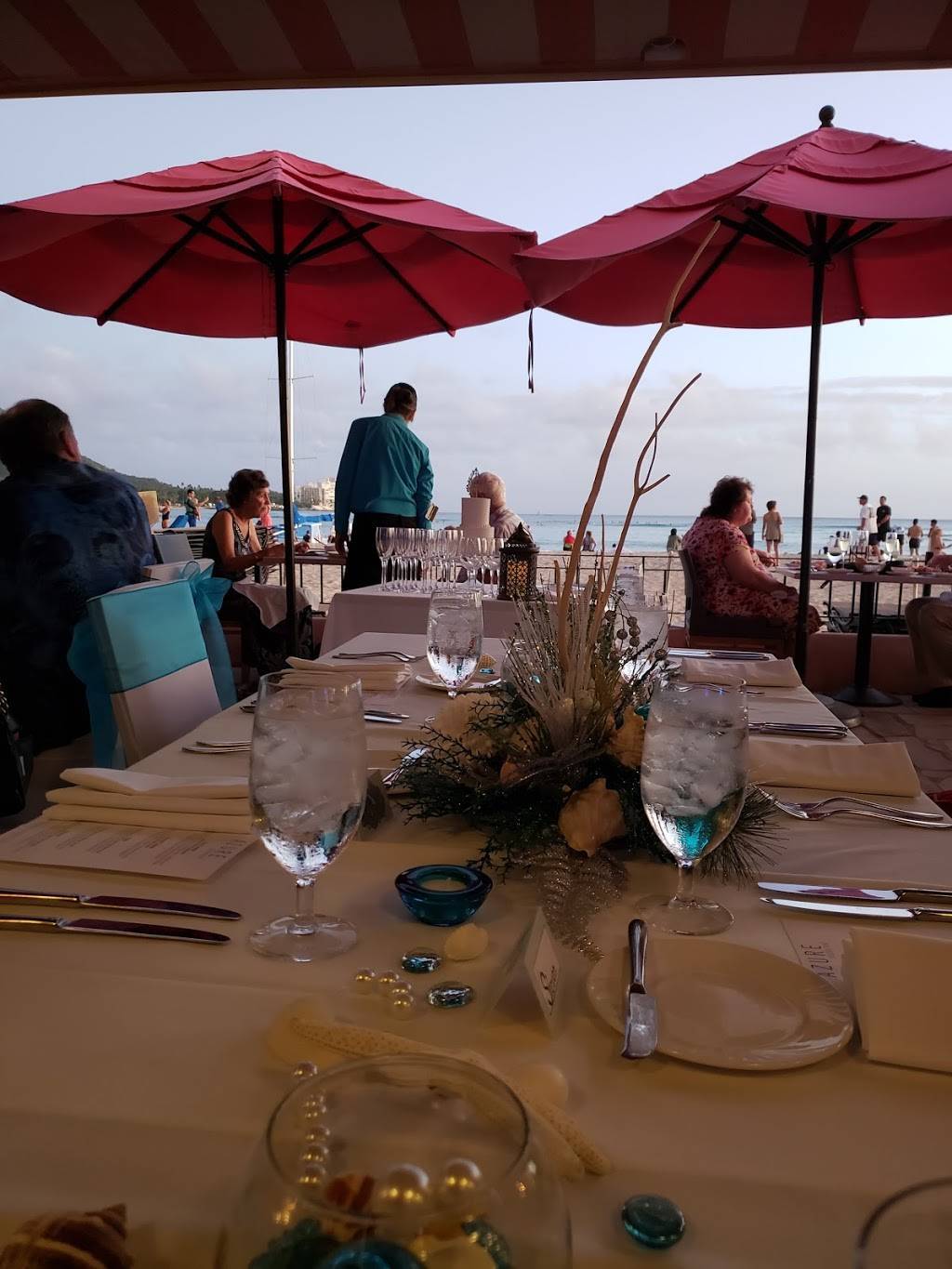 Azure | restaurant | 2259 Kalakaua Ave, Honolulu, HI 96815, USA | 8089214600 OR +1 808-921-4600