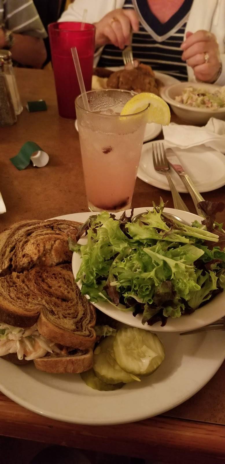 Féile Restaurant and Pub | restaurant | 1619 Post Rd, Wells, ME 04090, USA | 2072514065 OR +1 207-251-4065