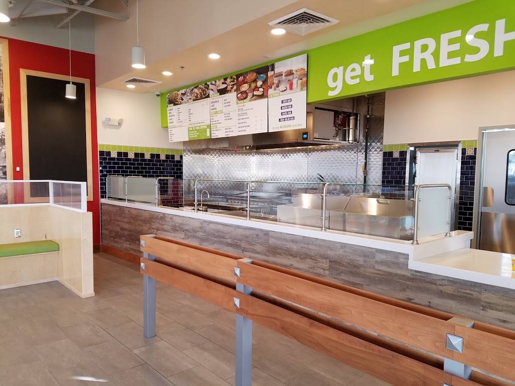 Salsaritas Fresh Mexican Grill | restaurant | 5920 Highland Shoppes Dr, Charlotte, NC 28269, USA | 7044678096 OR +1 704-467-8096