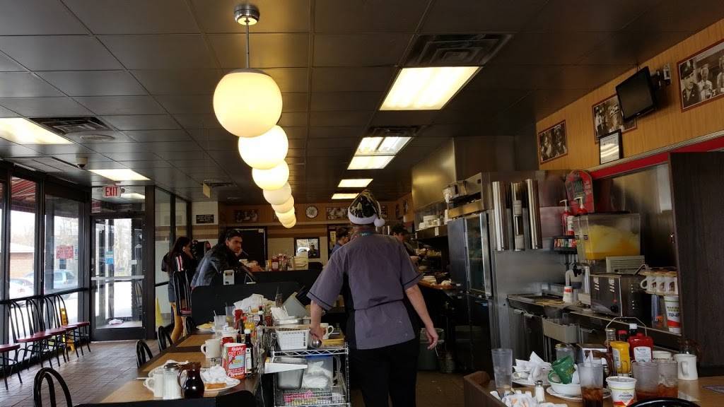 Waffle House | meal takeaway | 907 E Main St, Benson, NC 27504, USA | 9198944188 OR +1 919-894-4188