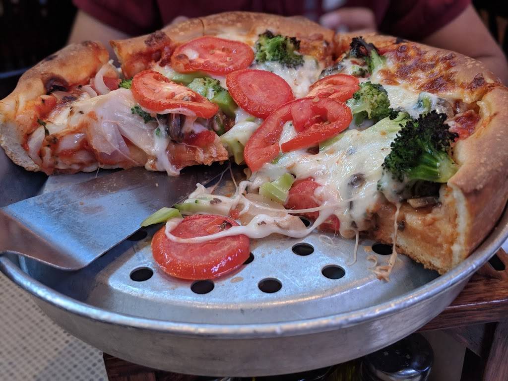 Connies Pizza | restaurant | 2373 S Archer Ave, Chicago, IL 60616, USA | 3123263443 OR +1 312-326-3443