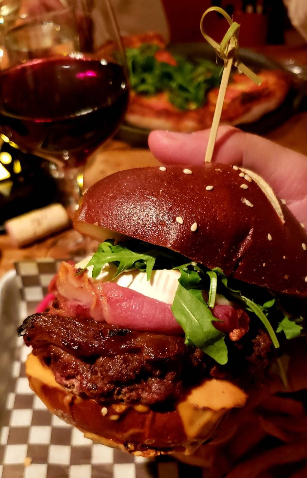 LOurs Caverne Culinaire | restaurant | 200 Rue Sainte-Marie, La Prairie, QC J5R 1G2, Canada | 4506953113 OR +1 450-695-3113