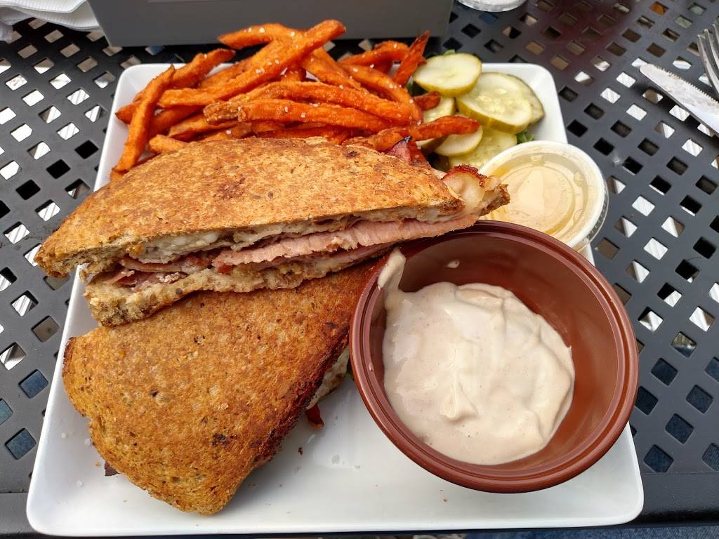 Smoke on the Water | restaurant | 77 Young St, Tonawanda, NY 14150, USA | 7166924227 OR +1 716-692-4227