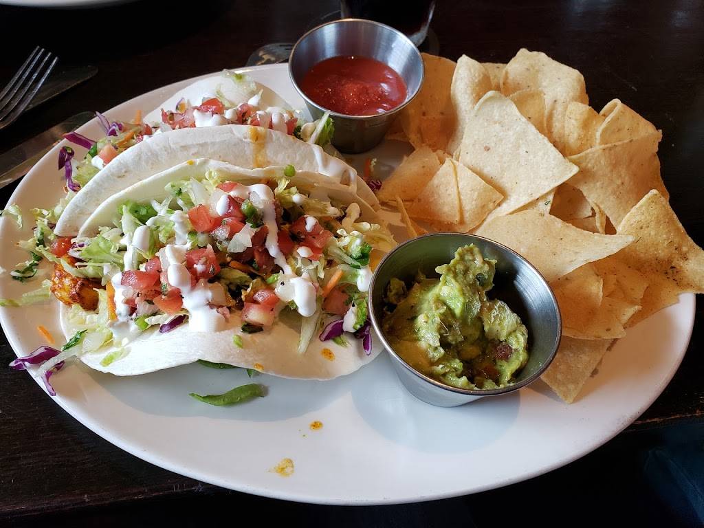 Houlihans | restaurant | 27 W Chocolate Ave, Hershey, PA 17033, USA | 7175343110 OR +1 717-534-3110