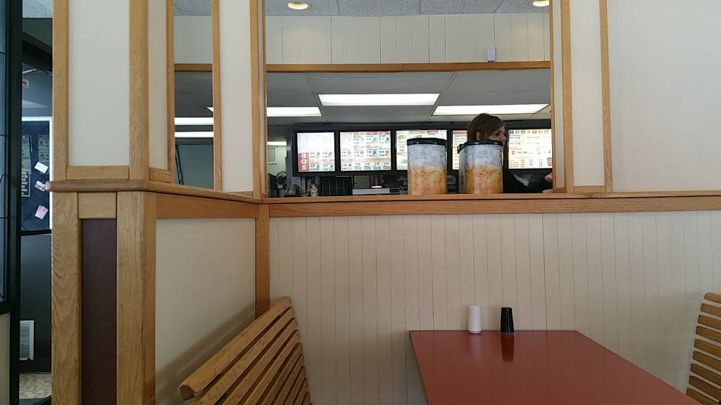 Mr Quick Drive-In | restaurant | 915 E Laketon Ave, Muskegon, MI 49442, USA | 2317226200 OR +1 231-722-6200