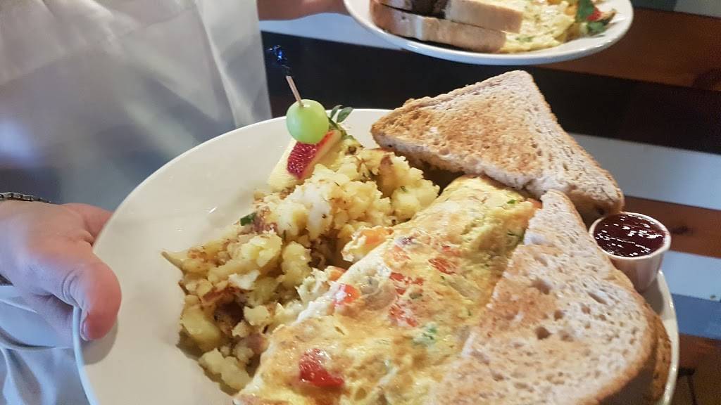 The Harvest Table at Market Square | restaurant | Market Square, 2109 Ottawa St, Windsor, ON N8Y 1R8, Canada | 2267834170 OR +1 226-783-4170