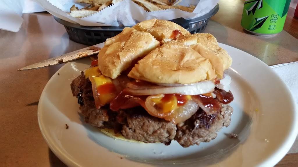 John & Helens Tavern | restaurant | 28897 US-30, Kensington, OH 44427, USA | 3302231918 OR +1 330-223-1918