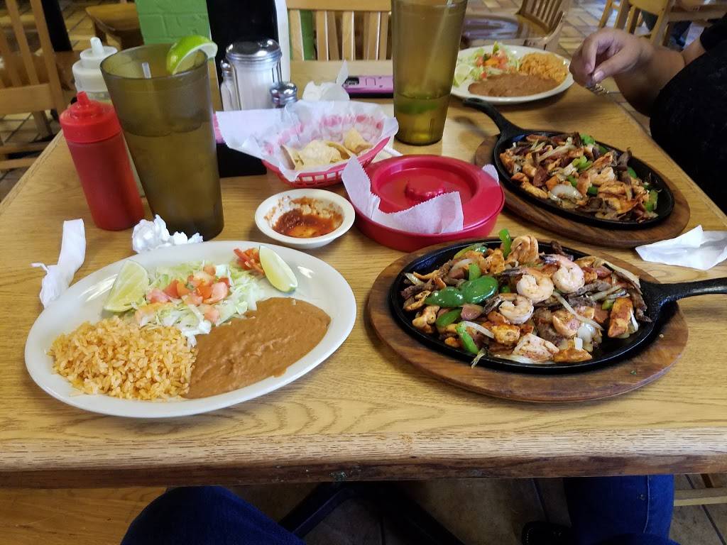 Taqueria El Novillero | restaurant | 12400 Nacogdoches Rd, San Antonio, TX 78217, USA | 2106573809 OR +1 210-657-3809