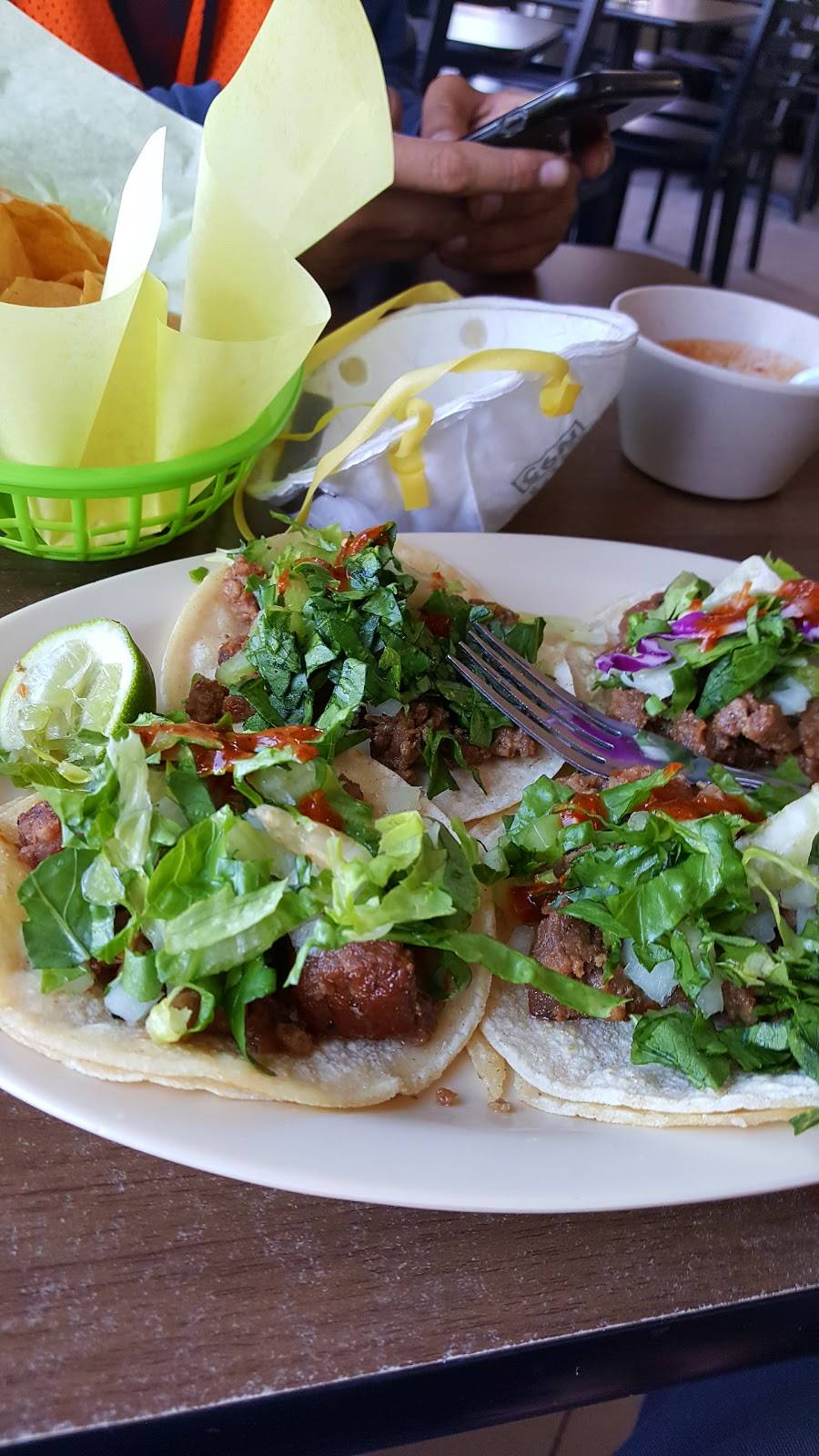 Tacos La Fonda | restaurant | 2135 1/2, N San Fernando Rd, Los Angeles, CA 90065, USA | 3232210313 OR +1 323-221-0313