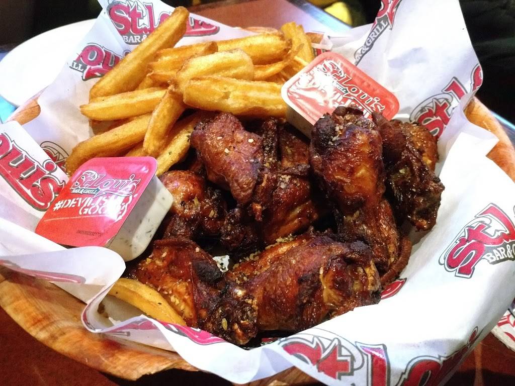 St. Louis Bar & Grill | restaurant | 1383 16th Ave Unit F, Richmond Hill, ON L4B 0E2, Canada | 9057079464 OR +1 905-707-9464