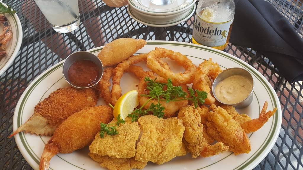 Goode Company Seafood | restaurant | 10211 Katy Fwy, Houston, TX 77024, USA | 7134647933 OR +1 713-464-7933