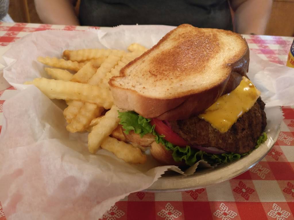 Kens Bar-B-Que | restaurant | 387 SW St Margarets St, Lake City, FL 32025, USA | 3867526725 OR +1 386-752-6725