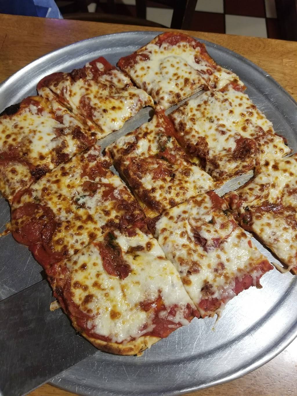 GINOs Restaurant & Bar | restaurant | 10006 Armenia Ave. North, Tampa, FL 33612, USA | 8139331089 OR +1 813-933-1089