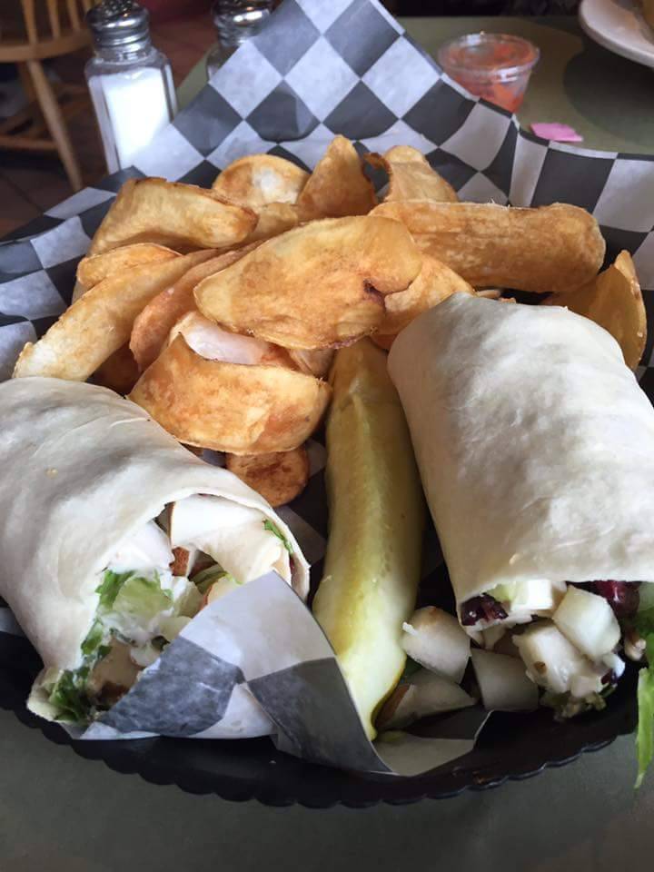 Mr Jackss Sports Bar & Grill | restaurant | 105 W Westover St, East Tawas, MI 48730, USA | 9893056506 OR +1 989-305-6506