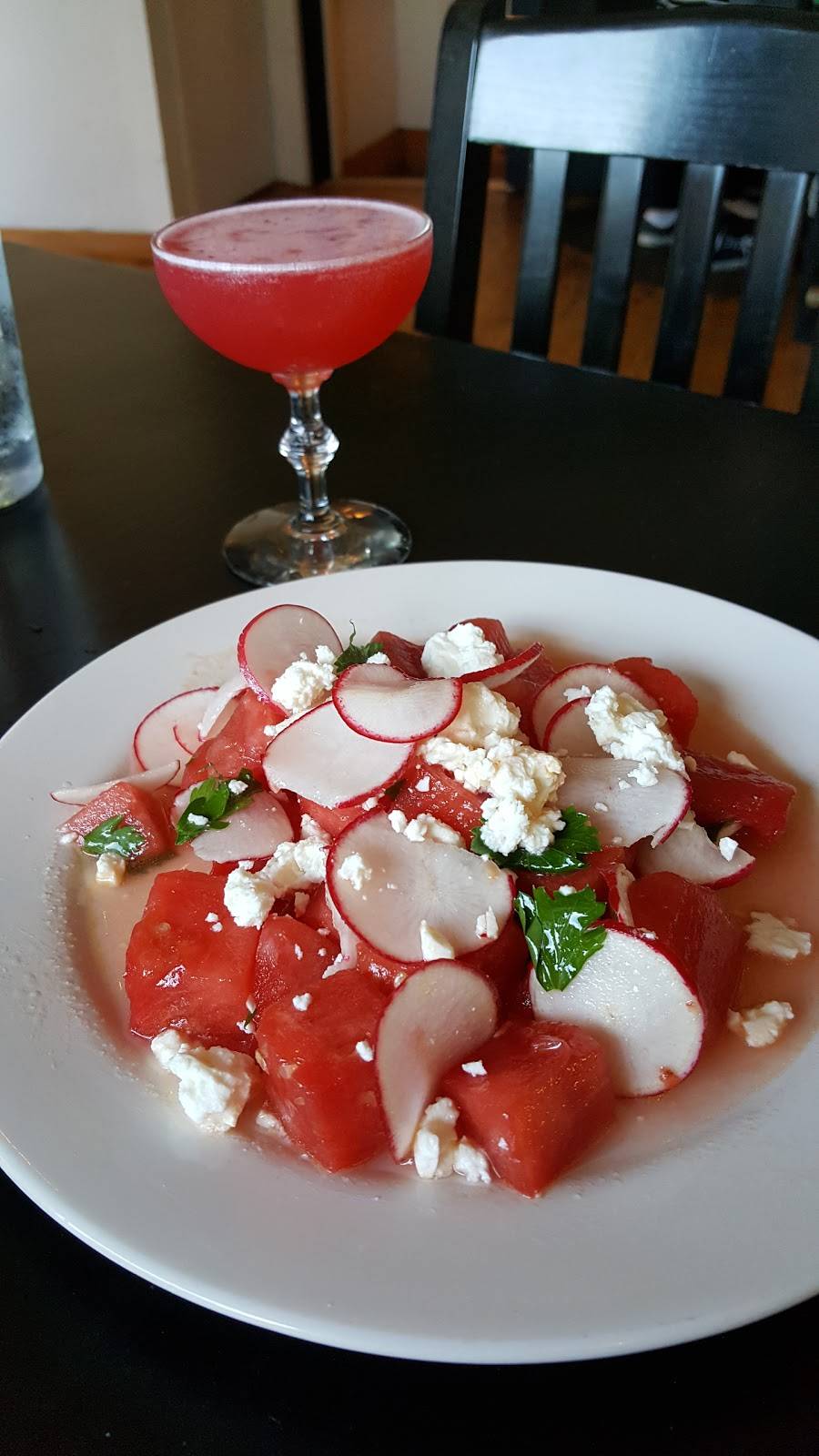 Hound & Bottle | restaurant | 2109 E 11th St, Bremerton, WA 98310, USA | 3603774223 OR +1 360-377-4223