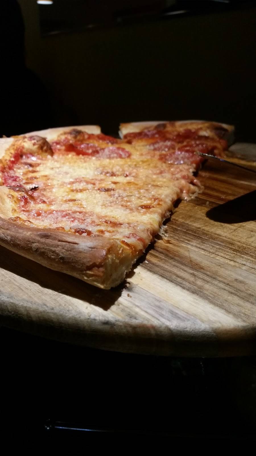 Windward Bar & Grille | restaurant | 282 Windward Passage, Clearwater, FL 33767, USA | 7274425900 OR +1 727-442-5900