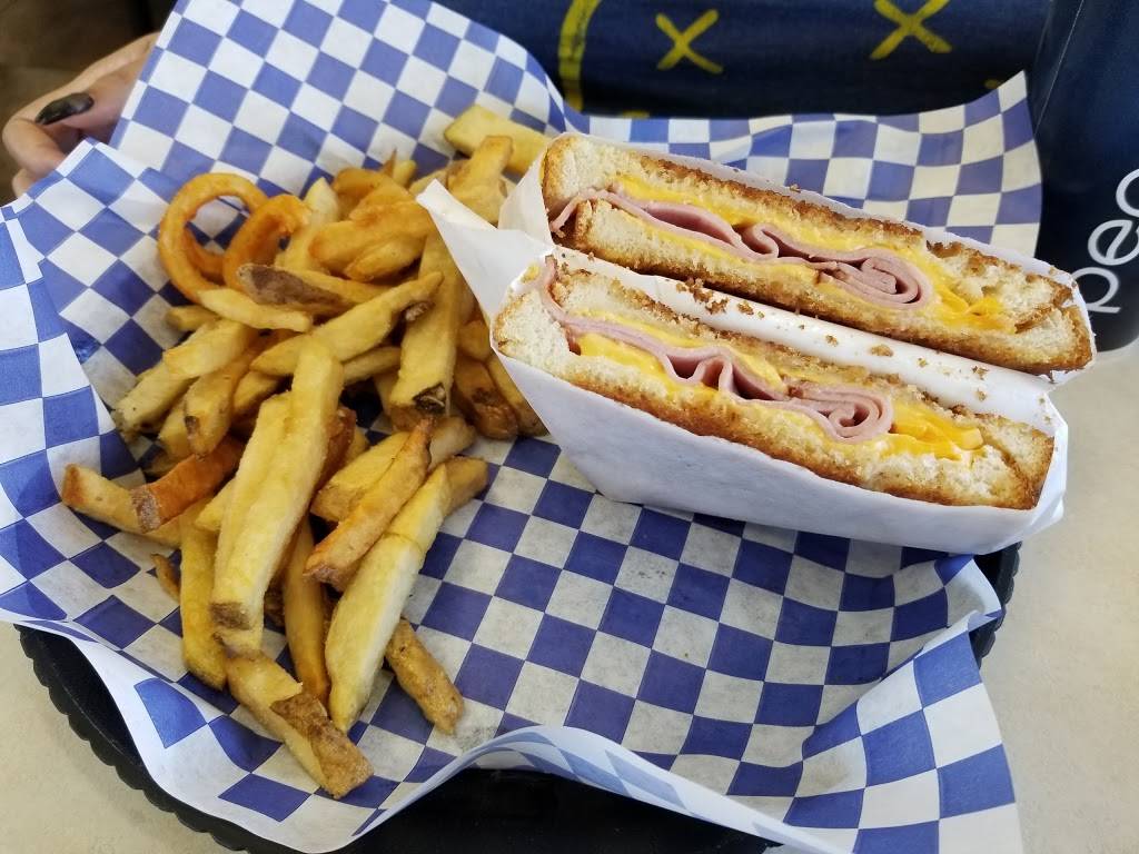 Gus Jr | restaurant | 497 E 4th St, Perris, CA 92570, USA | 9516573728 OR +1 951-657-3728