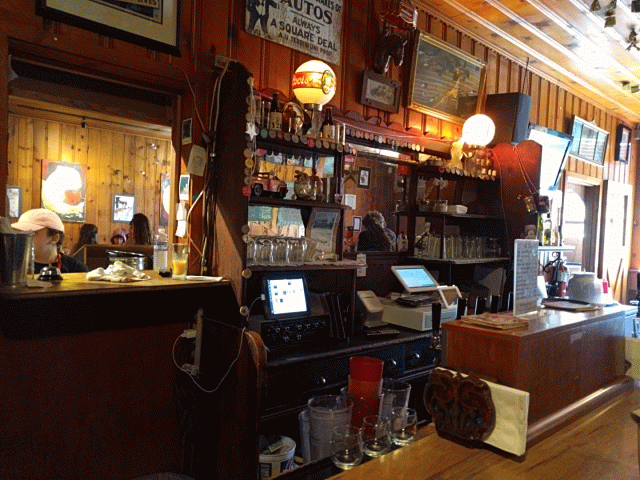 RAYS DELICATESSEN & TAVERN | restaurant | 900 Western Ave, Petaluma, CA 94952, USA | 7077629492 OR +1 707-762-9492