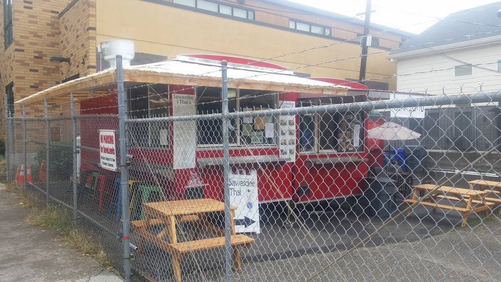 Sawasdee Thai Food cart | restaurant | 1401 NW 19th Ave, Portland, OR 97209, USA | 9713027264 OR +1 971-302-7264