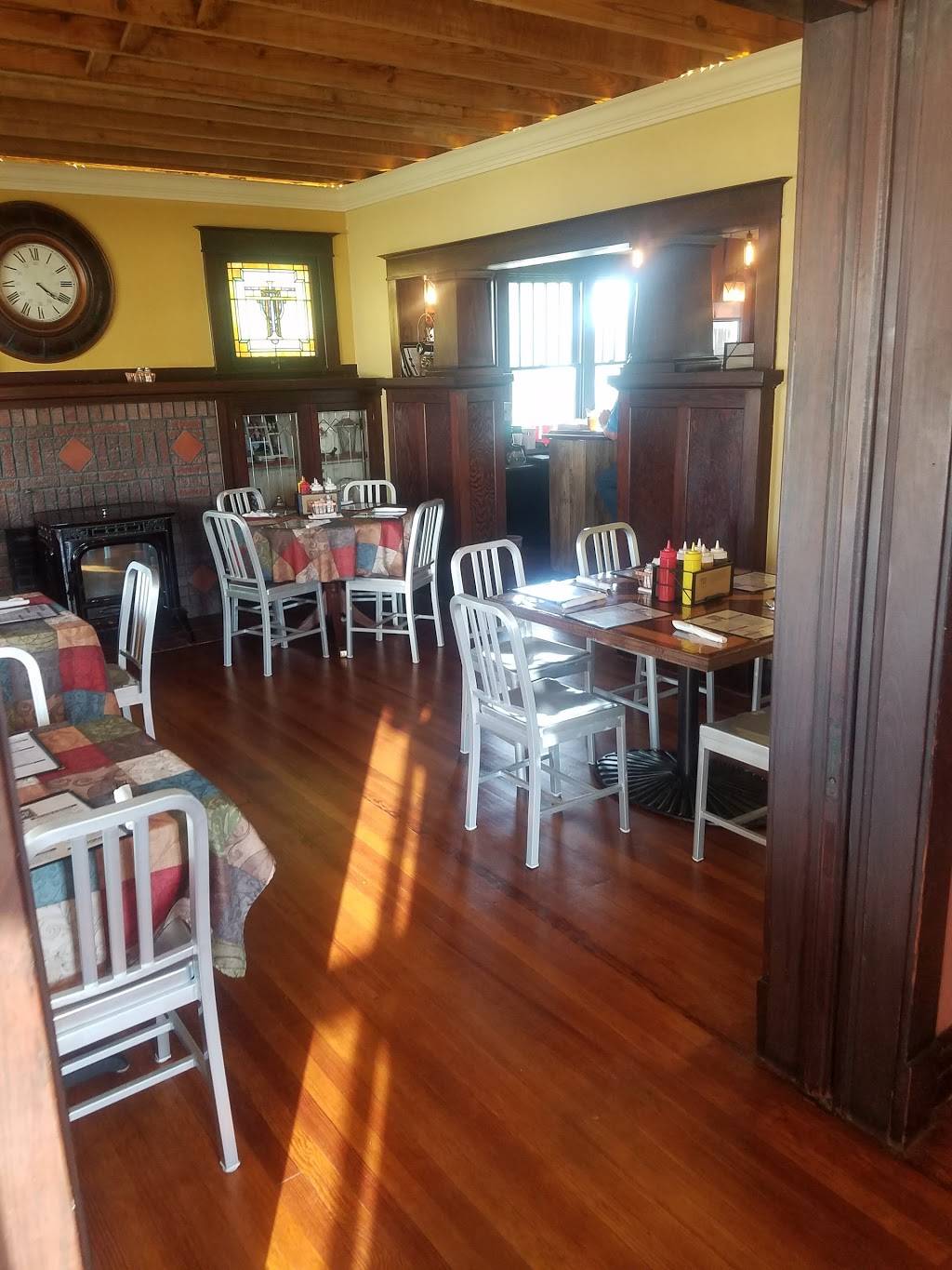 The Wooden Tie Cafe | restaurant | 206 IL-143, Pierron, IL 62273, USA | 6189731385 OR +1 618-973-1385