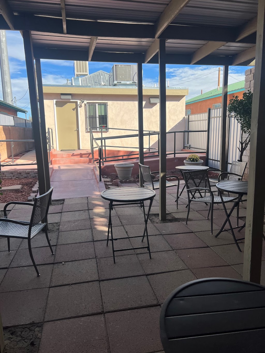 Papa Franks | restaurant | 218 Marble Ave NW, Albuquerque, NM 87102, USA | 5058428944 OR +1 505-842-8944