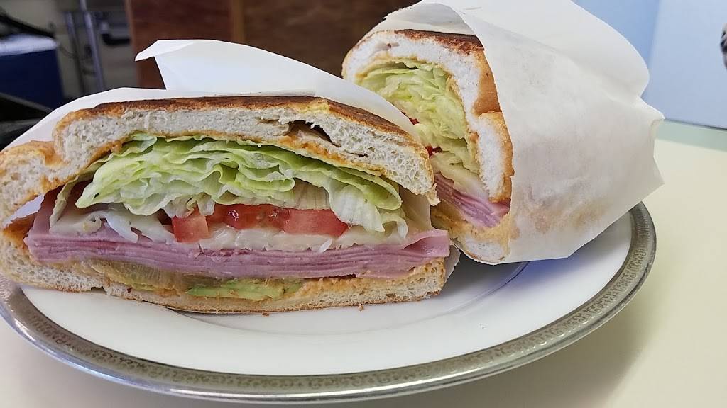 Delicioso By Mr & Mrs | restaurant | 341 I St, Modesto, CA 95351, USA | 2099183857 OR +1 209-918-3857