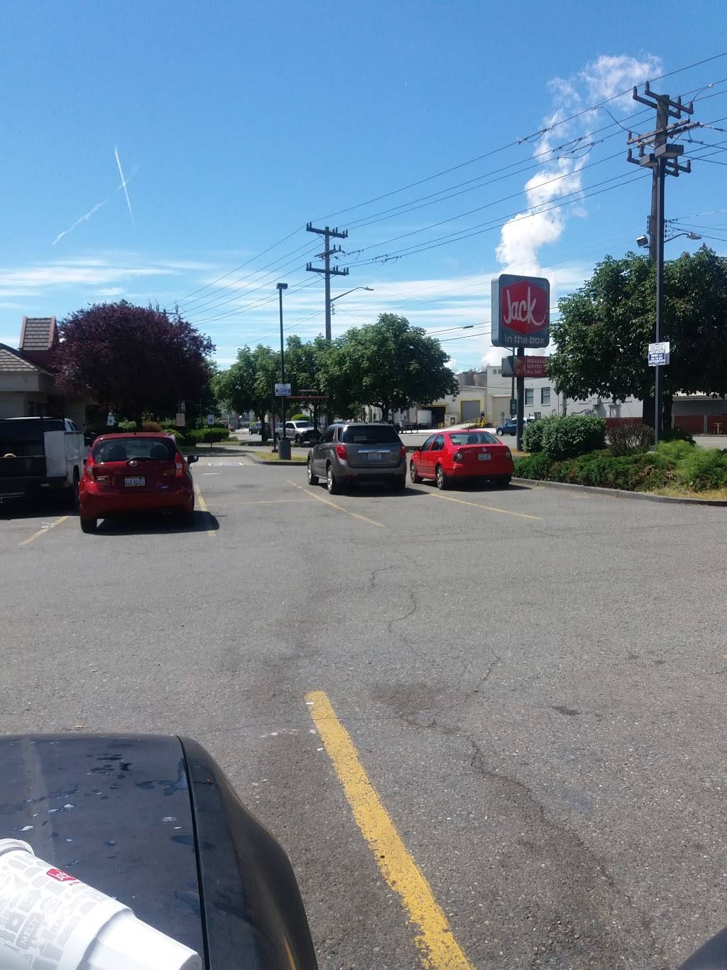 Jack in the Box | restaurant | 5903 1st Ave S, Seattle, WA 98108, USA | 2067649564 OR +1 206-764-9564