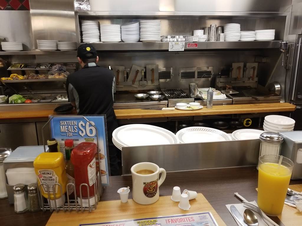 Waffle House | meal takeaway | 1515 W McClain Ave, Scottsburg, IN 47170, USA | 8127522123 OR +1 812-752-2123