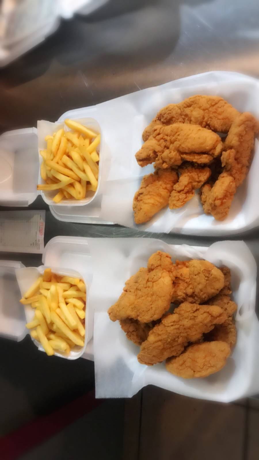 Wingets | restaurant | 12317 University Mall Ct, Tampa, FL 33612, USA | 8136311461 OR +1 813-631-1461