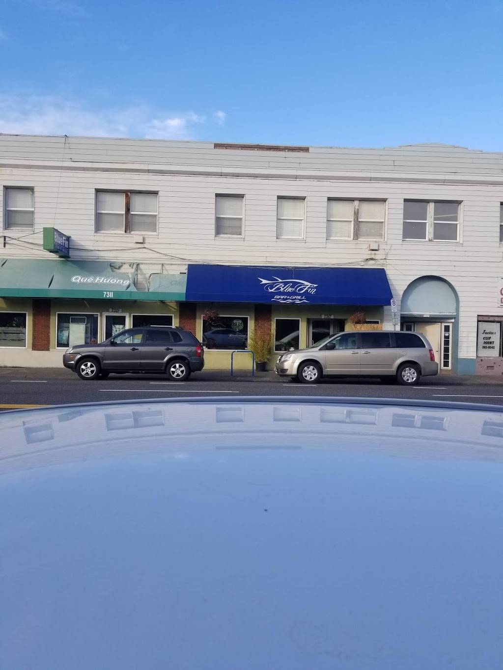 Blue Fin Bar & Grill | restaurant | 7317 NE Sandy Blvd, Portland, OR 97213, USA | 5032064245 OR +1 503-206-4245