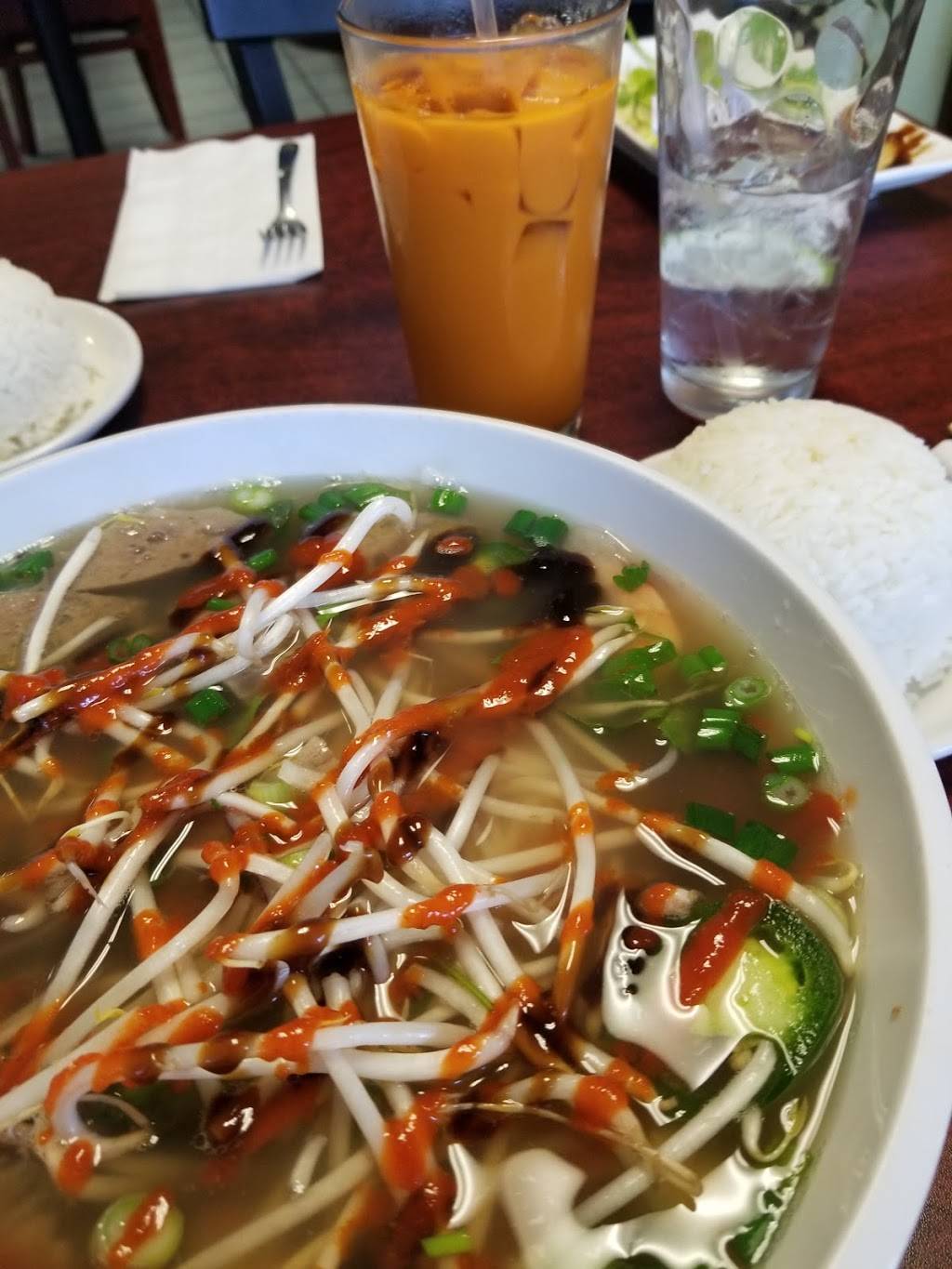 Pho Delite | restaurant | 393 W Shaw Ave, Clovis, CA 93612, USA | 5593228688 OR +1 559-322-8688