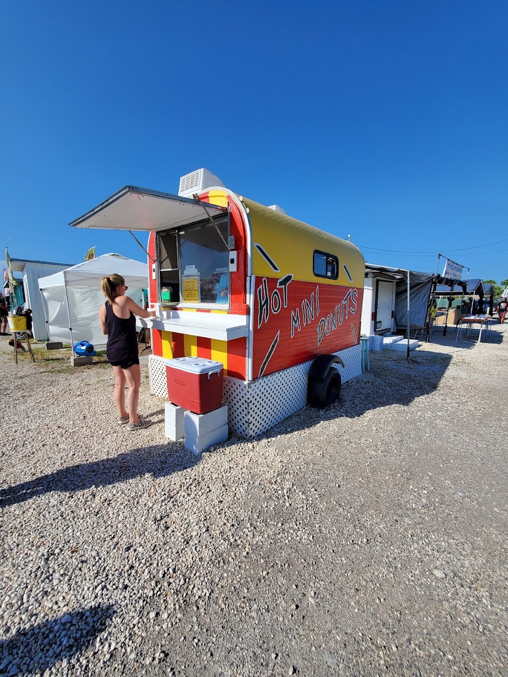 Hot Mini Donuts | restaurant | 30250 Overseas Hwy, Big Pine Key, FL 33043, USA | 5173316615 OR +1 517-331-6615
