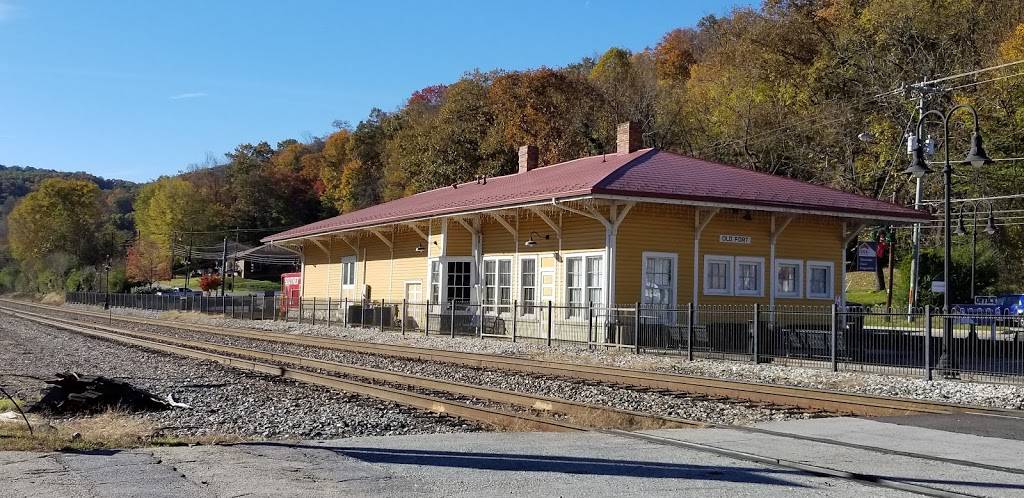 Whistle Stop Pizza & Subs | restaurant | 27 E Main St, Old Fort, NC 28762, USA | 8286687676 OR +1 828-668-7676