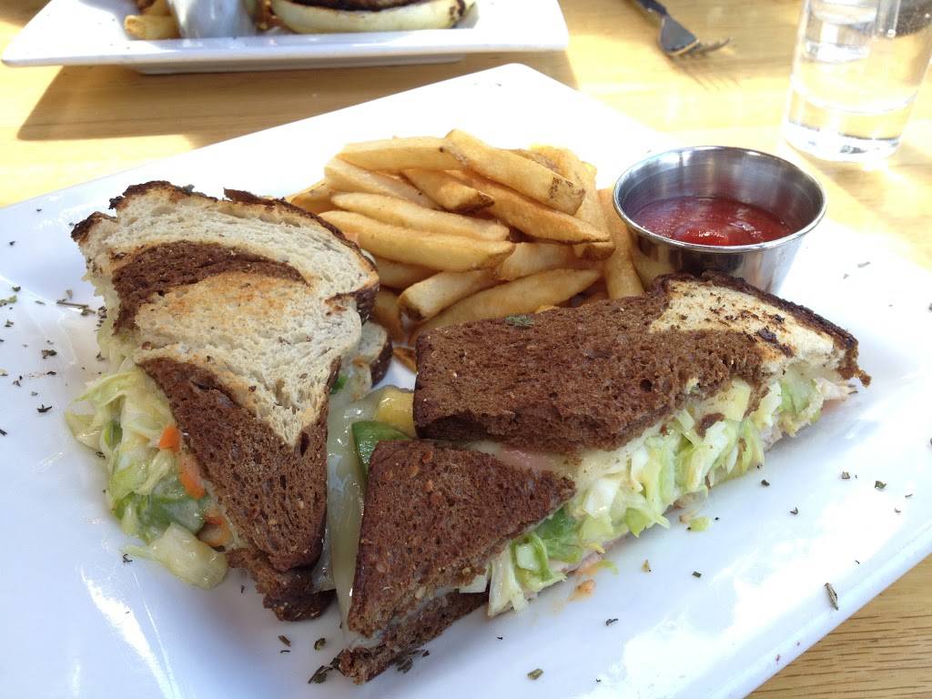 Oscars Cafe & Bar | restaurant | 125 E Tahquitz Canyon Way #108, Palm Springs, CA 92262, USA | 7603251188 OR +1 760-325-1188