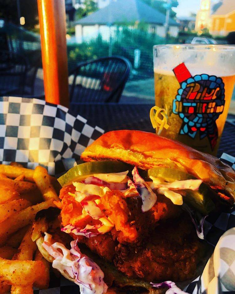 Yankee Doodle | restaurant | 311 E Main St, Barrington, IL 60010, USA | 8473811098 OR +1 847-381-1098