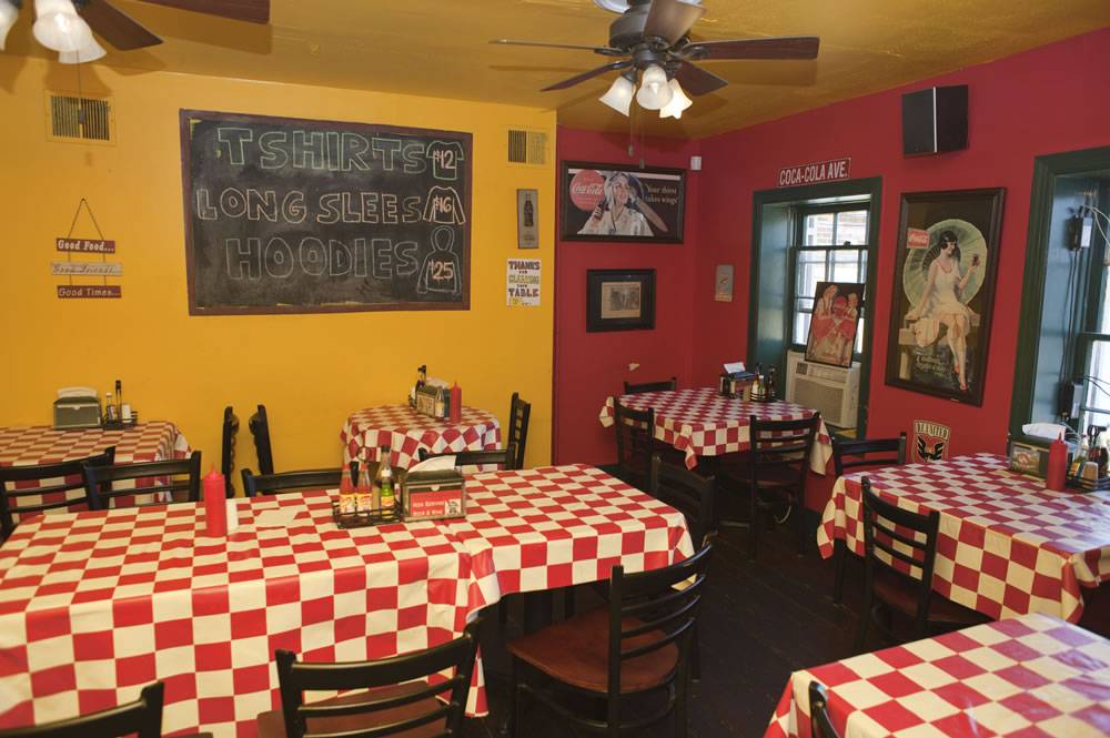 Carytown Burgers & Fries | restaurant | 3449 W Cary St, Richmond, VA 23221, USA | 8043585225 OR +1 804-358-5225