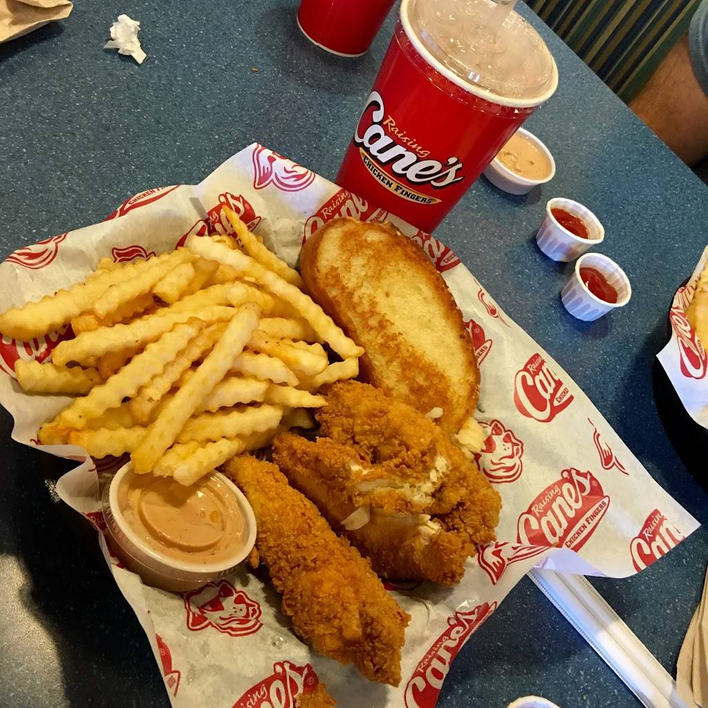 Raising Canes Chicken Fingers | meal takeaway | 1805 Emmet St N, Charlottesville, VA 22901, USA | 4342934331 OR +1 434-293-4331