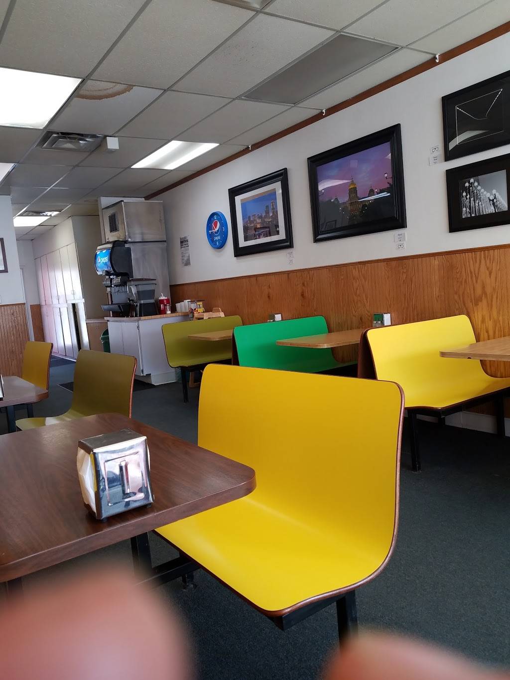 Manhattan Deli | restaurant | 3705 Ingersoll Ave, Des Moines, IA 50312, USA | 5152741208 OR +1 515-274-1208