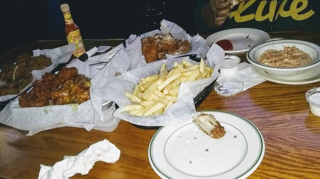 Whiskeys Roadhouse | restaurant | 3207 N Main St, Rockford, IL 61103, USA | 8158778007 OR +1 815-877-8007