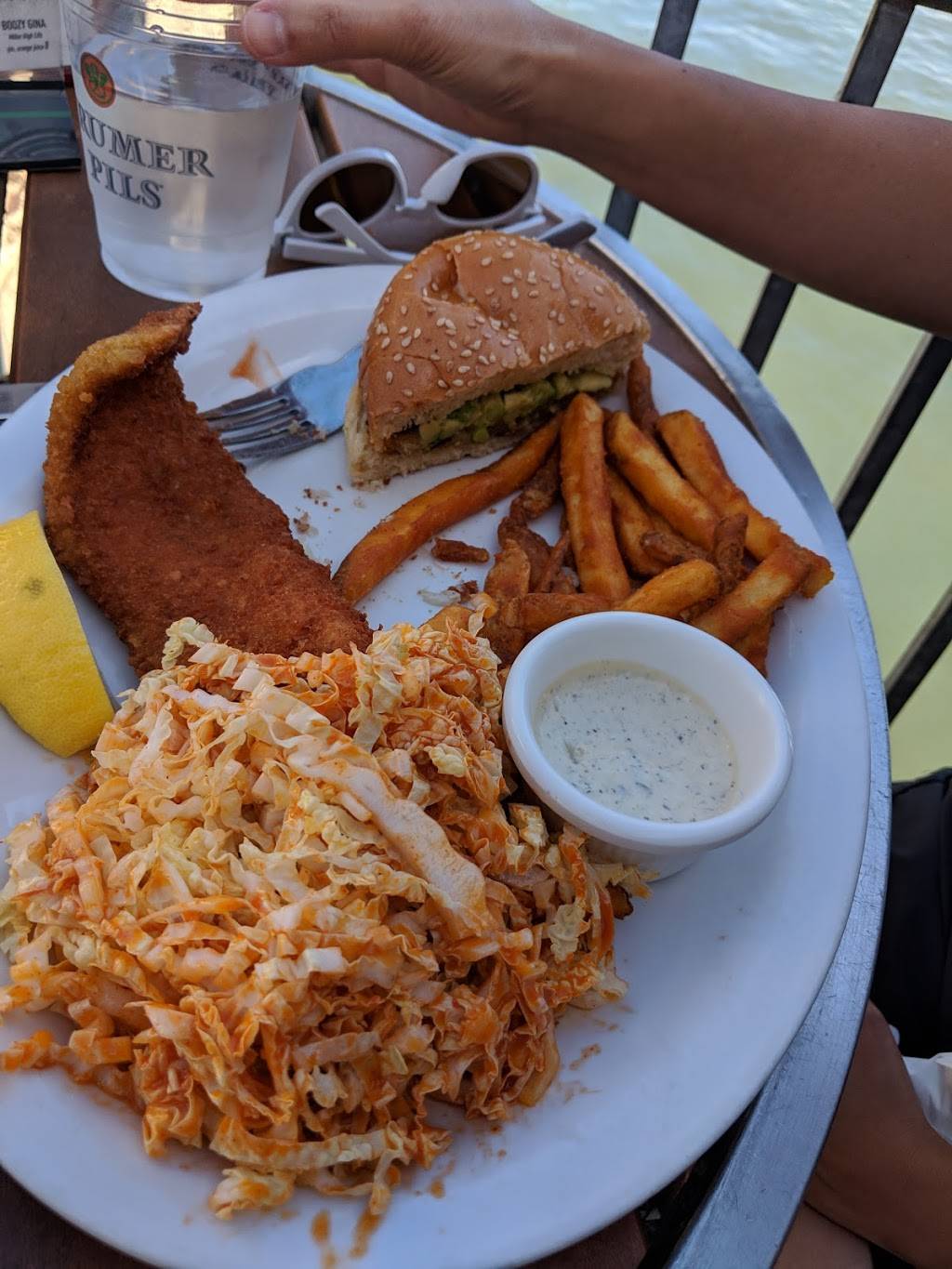 Hi Dive Bar | restaurant | 28 Pier, San Francisco, CA 94105, USA | 4159770170 OR +1 415-977-0170