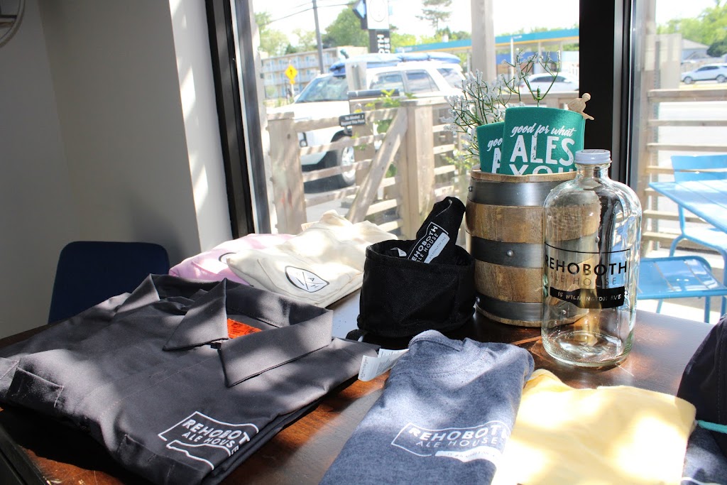 Rehoboth Ale House On the Mile | restaurant | 20859 Coastal Hwy, Rehoboth Beach, DE 19971, USA | 3025672921 OR +1 302-567-2921