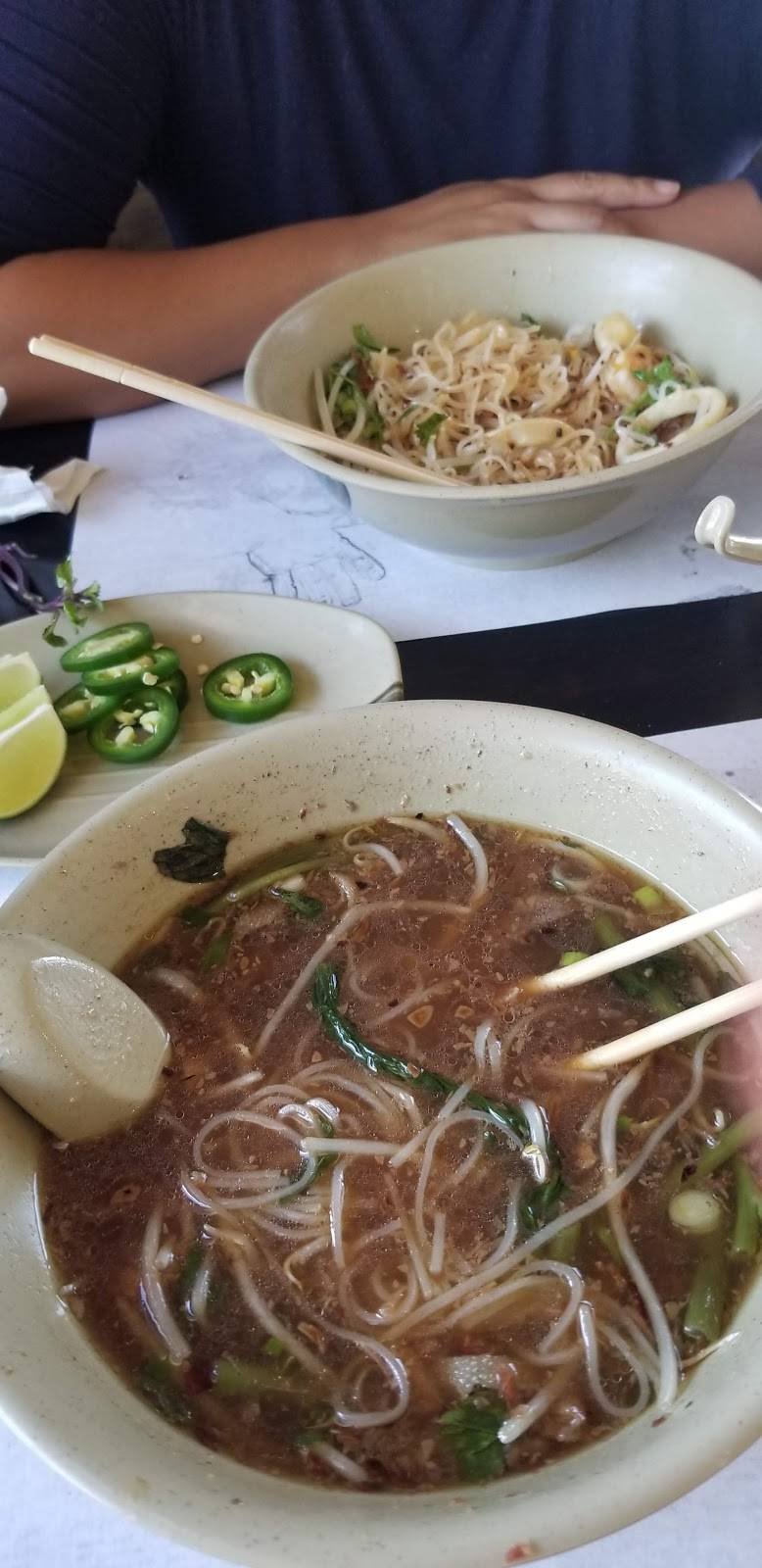 Phat Noodles | restaurant | 104 E Compton Blvd, Compton, CA 90220, USA | 4243386844 OR +1 424-338-6844