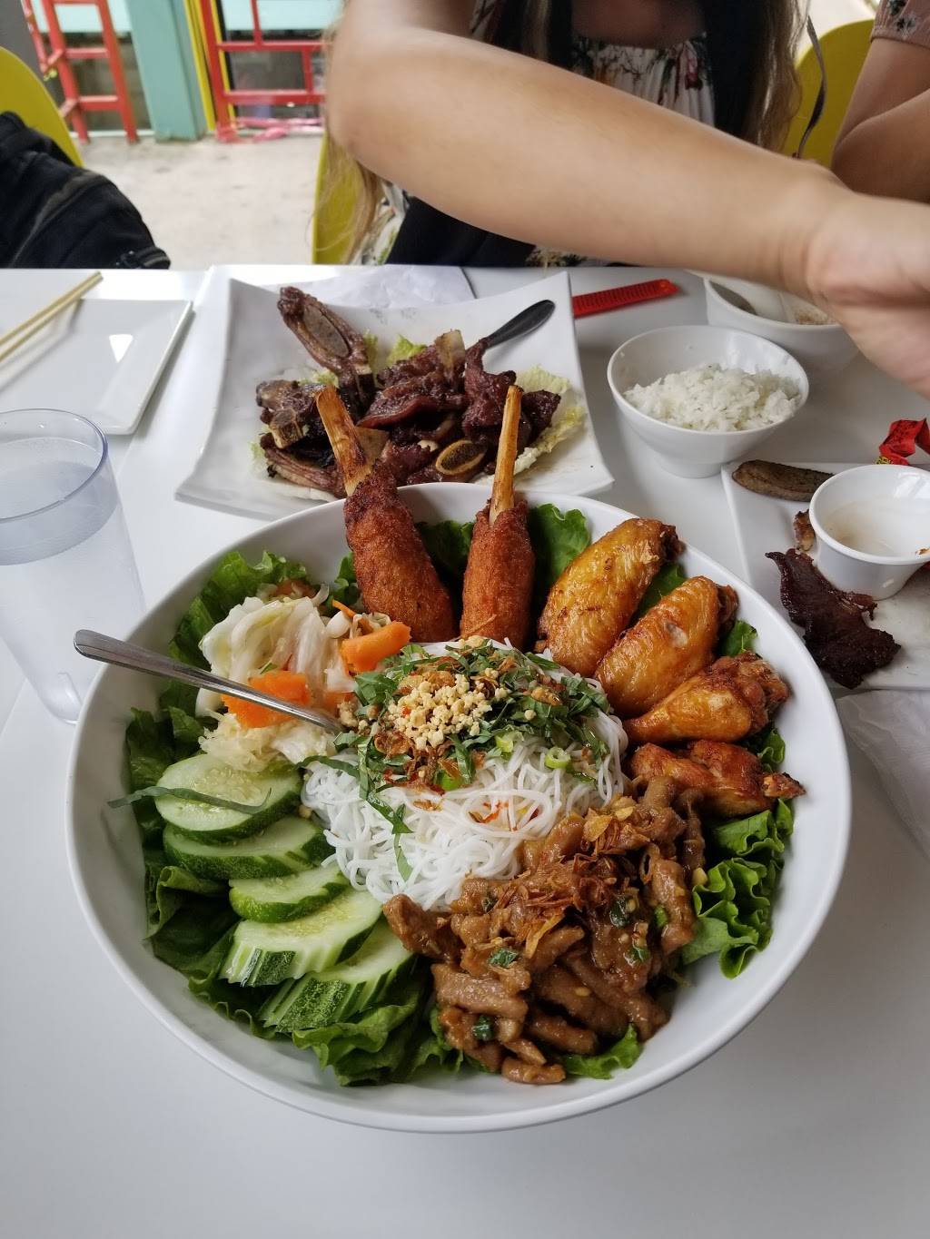 Joy Yee | restaurant | 2139 S China Pl, Chicago, IL 60616, USA | 3123280001 OR +1 312-328-0001