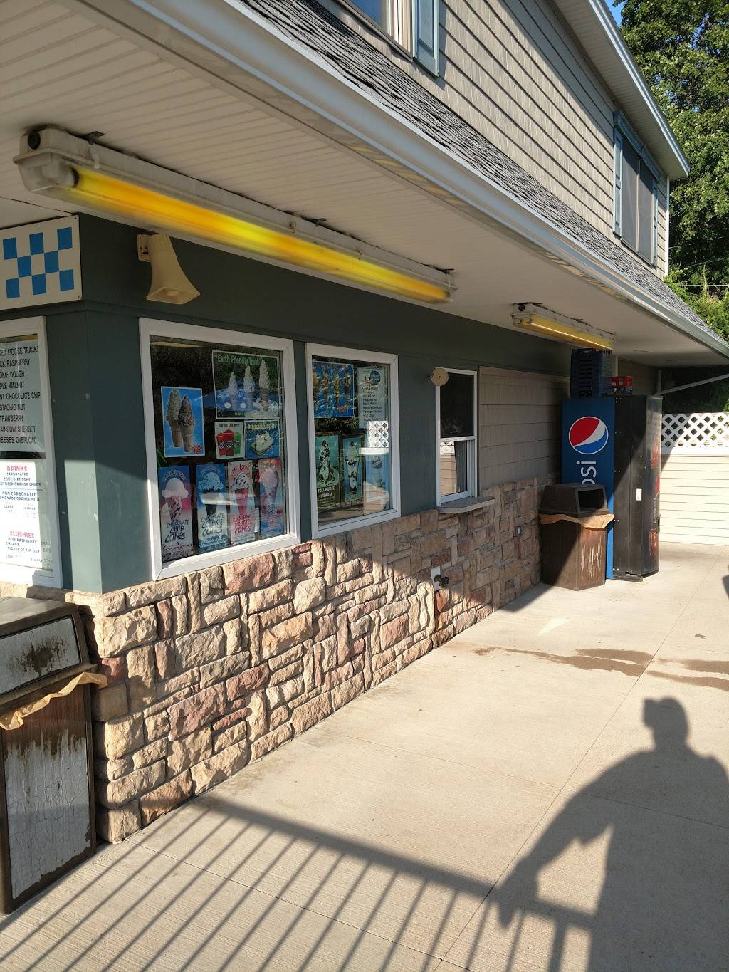 Dairy Delite | restaurant | 6 School St, Berwick, ME 03901, USA | 2076984700 OR +1 207-698-4700