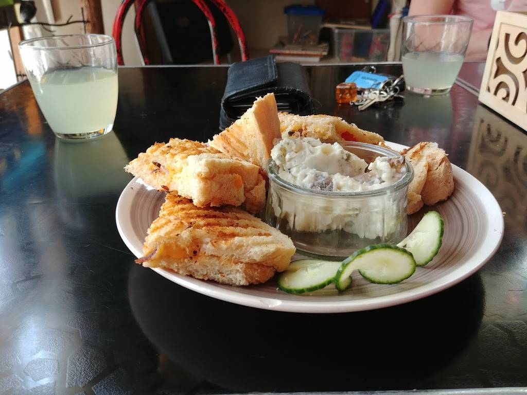 Old Bookstore Café | restaurant | 2558 County Rd 4, Camden East, ON K0K 1J0, Canada | 6138931802 OR +1 613-893-1802