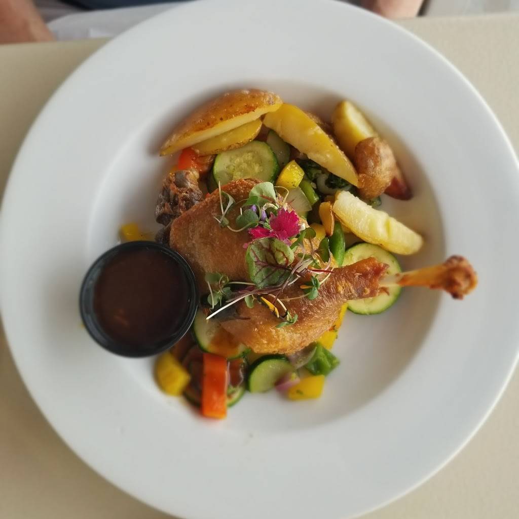Resto de la Plage | restaurant | 4879 Chemin Royal, Saint-Jean-de-lÎle-dOrléans, QC G0A 3W0, Canada | 4188293315 OR +1 418-829-3315